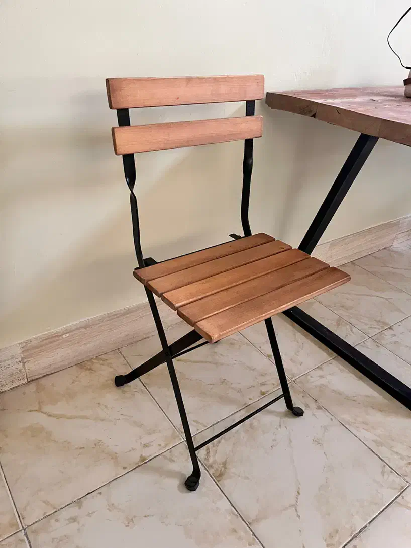 صندلی چوبی|صندلی و نیمکت|اندیشه, اندیشه فاز ۱|دیوار