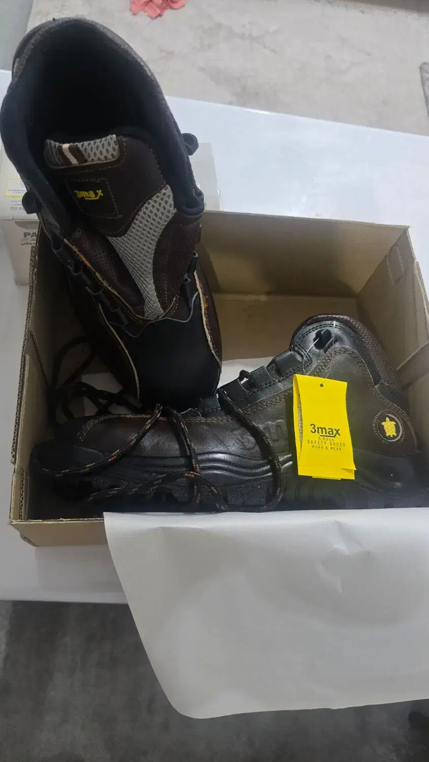 کفش ایمنی سایز۴۳|کیف، کفش، کمربند|بروجن, |دیوار