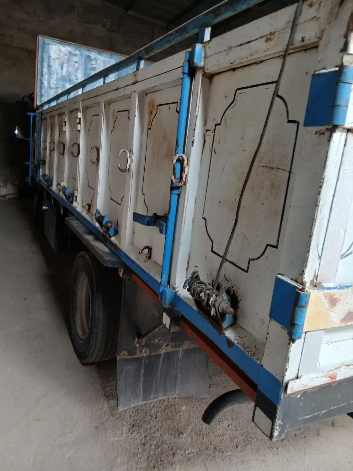 اتاق ایسزو چوبی.|خودرو سنگین|کرمان, |دیوار