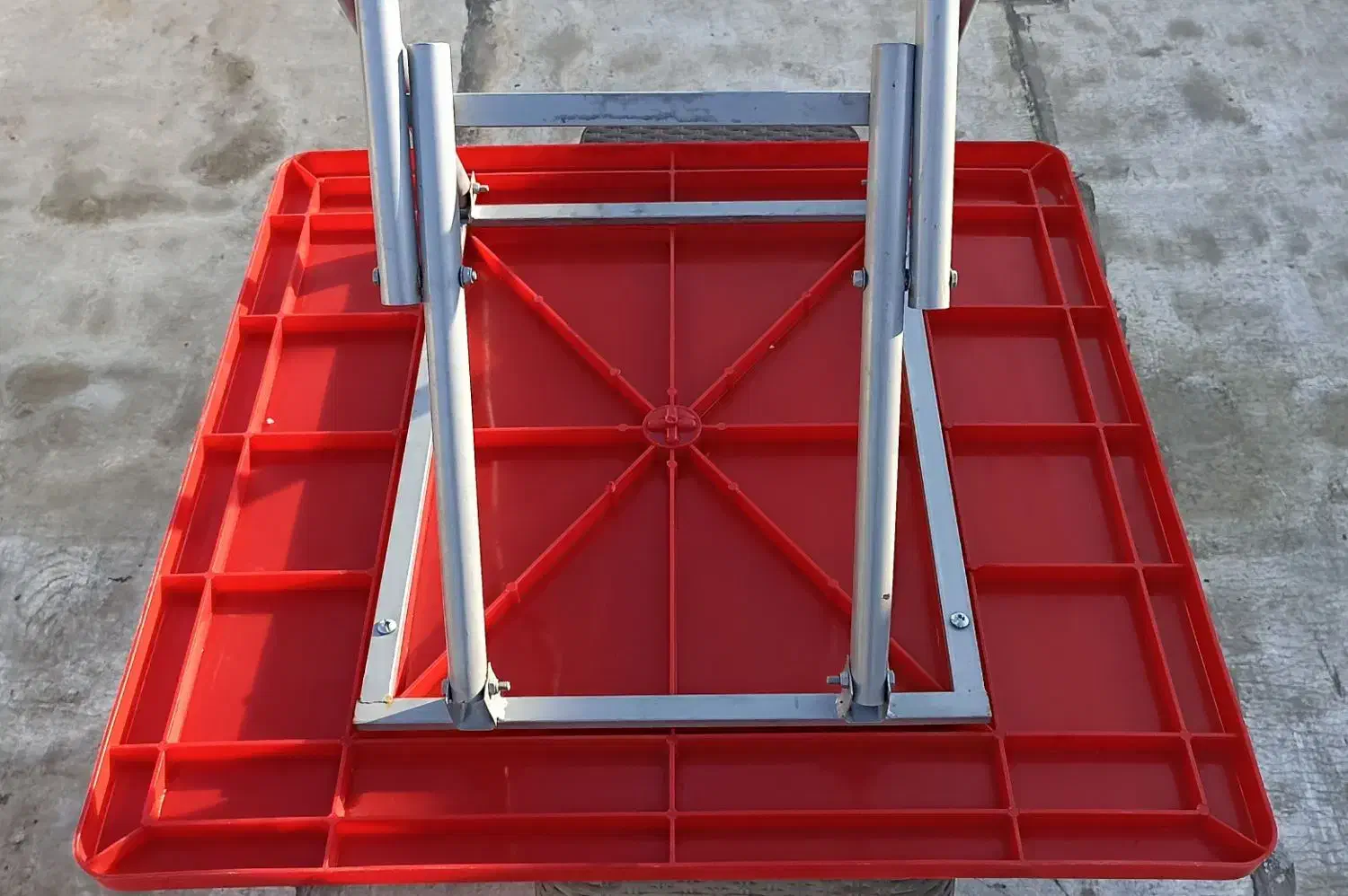 میز ناهارخوری پایه آهنی ساندویچی و صندلی پلاستیکی|میز و صندلی غذاخوری|کهریزک, |دیوار