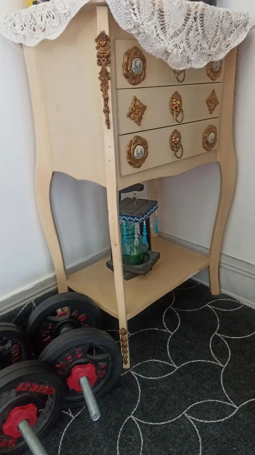 میز کوچیک تمیز|میز تلفن|یاسوج, |دیوار