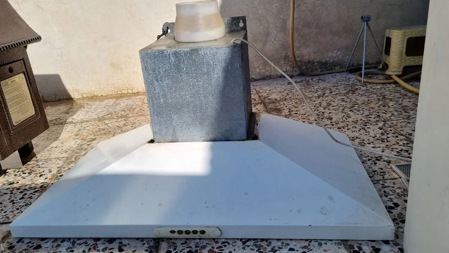 هود بی مکث|هود|مسجد سلیمان, |دیوار