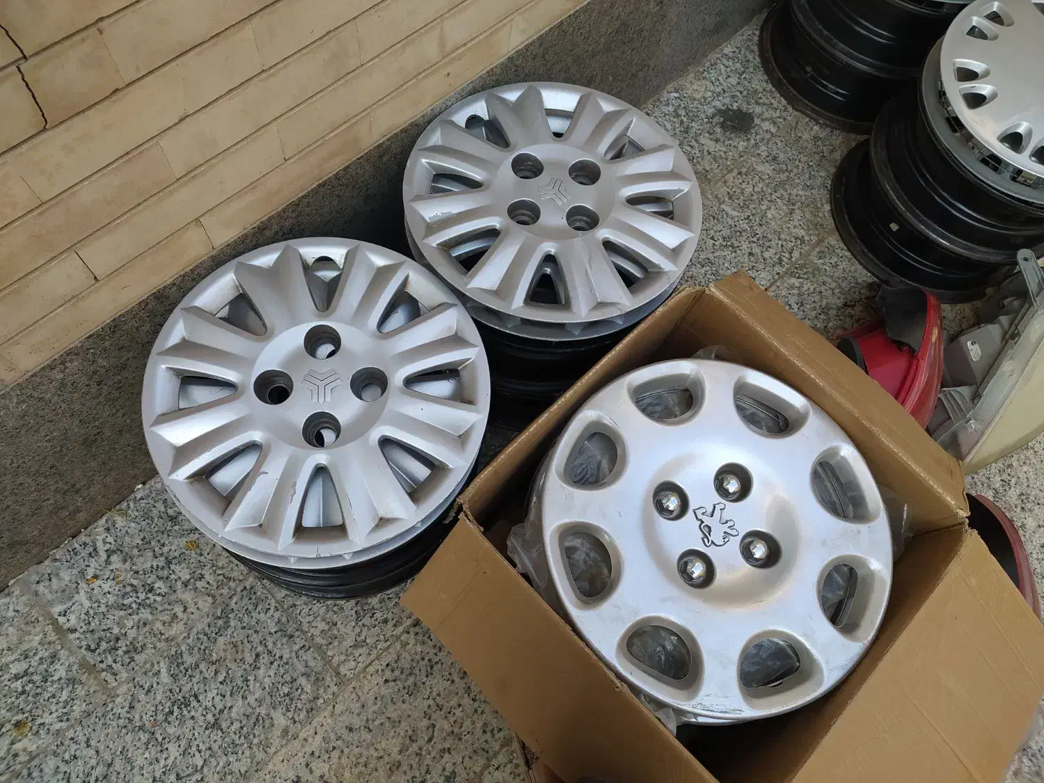 رینگ چرخ، قالپاق ، چراغ جلو و عقب|قطعات یدکی و لوازم جانبی|شاهین‌شهر, شهرک میلاد|دیوار