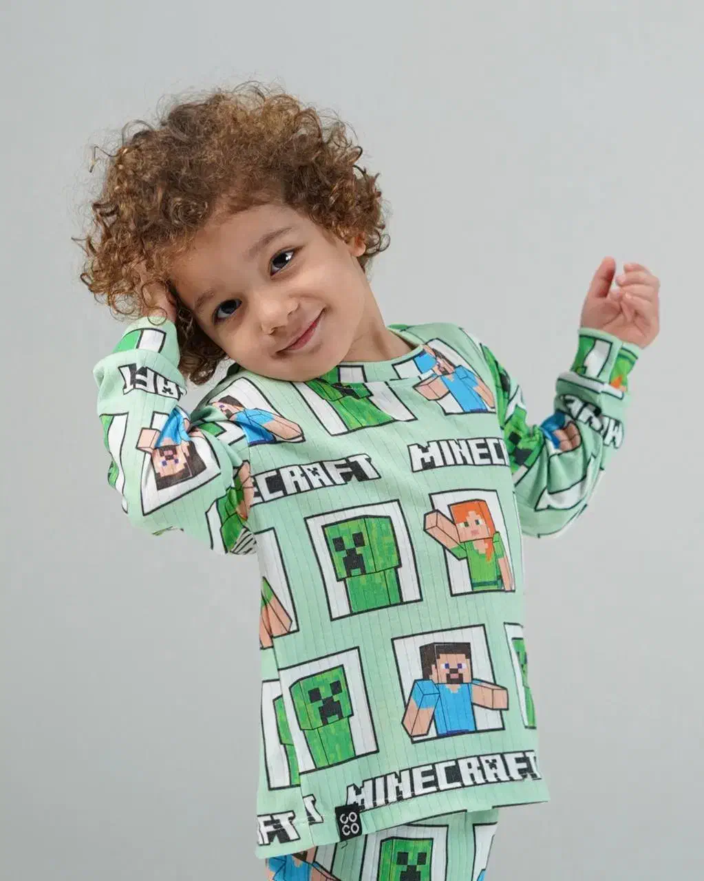 تعدادی لباس بچگانه|کفش و لباس بچه|لاهیجان, بوجایه|دیوار