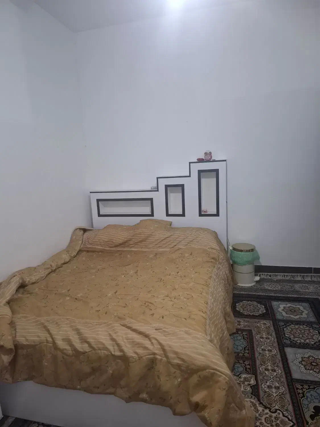 تخت خواب و تشک و میز و اینه|تخت و سرویس خواب|کوهدشت, |دیوار