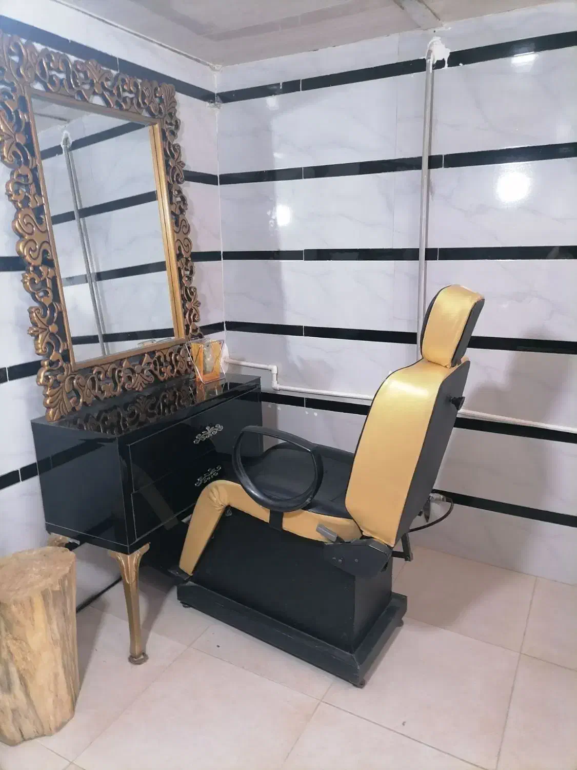 میز و صندلی|آرایشگاه و سالن‌های زیبایی|کرمانشاه, |دیوار