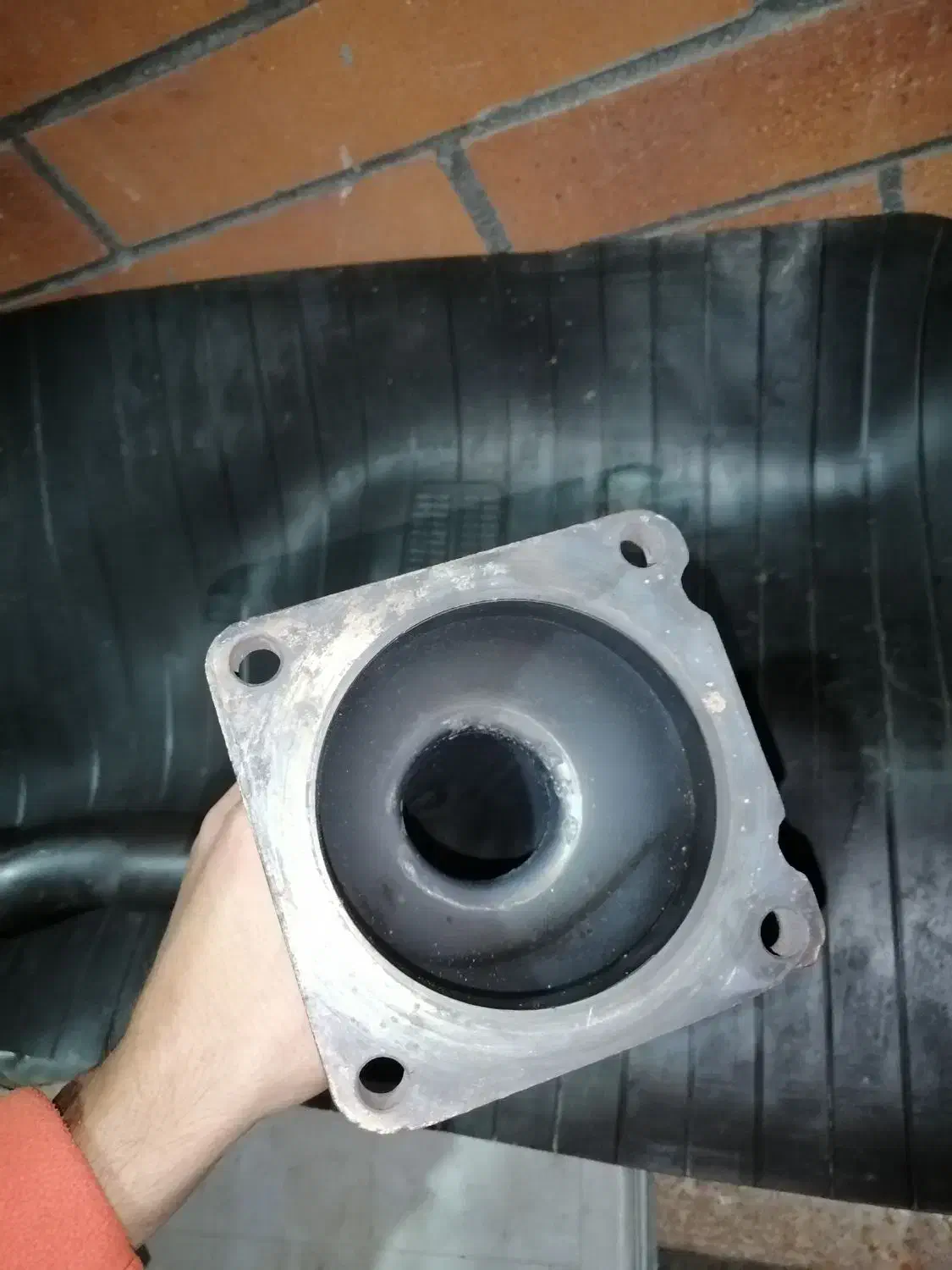 قیفی اگزوز  و میلسوپاپ هوا هوا tu5|قطعات یدکی و لوازم جانبی|رشت, نیروی دریایی|دیوار