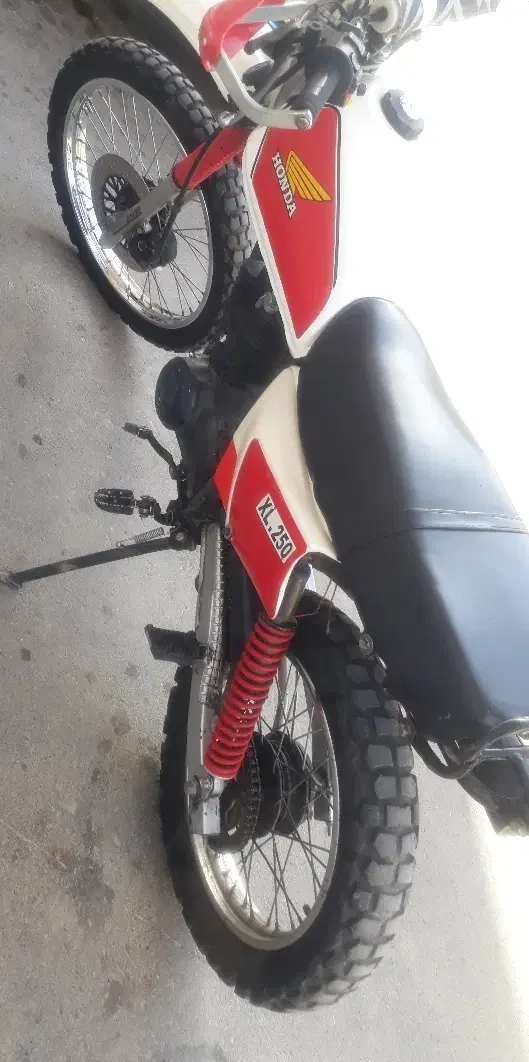 تریل اکسل ۲۰۰|موتورسیکلت|سبزوار, چهارراه فرودگاه|دیوار