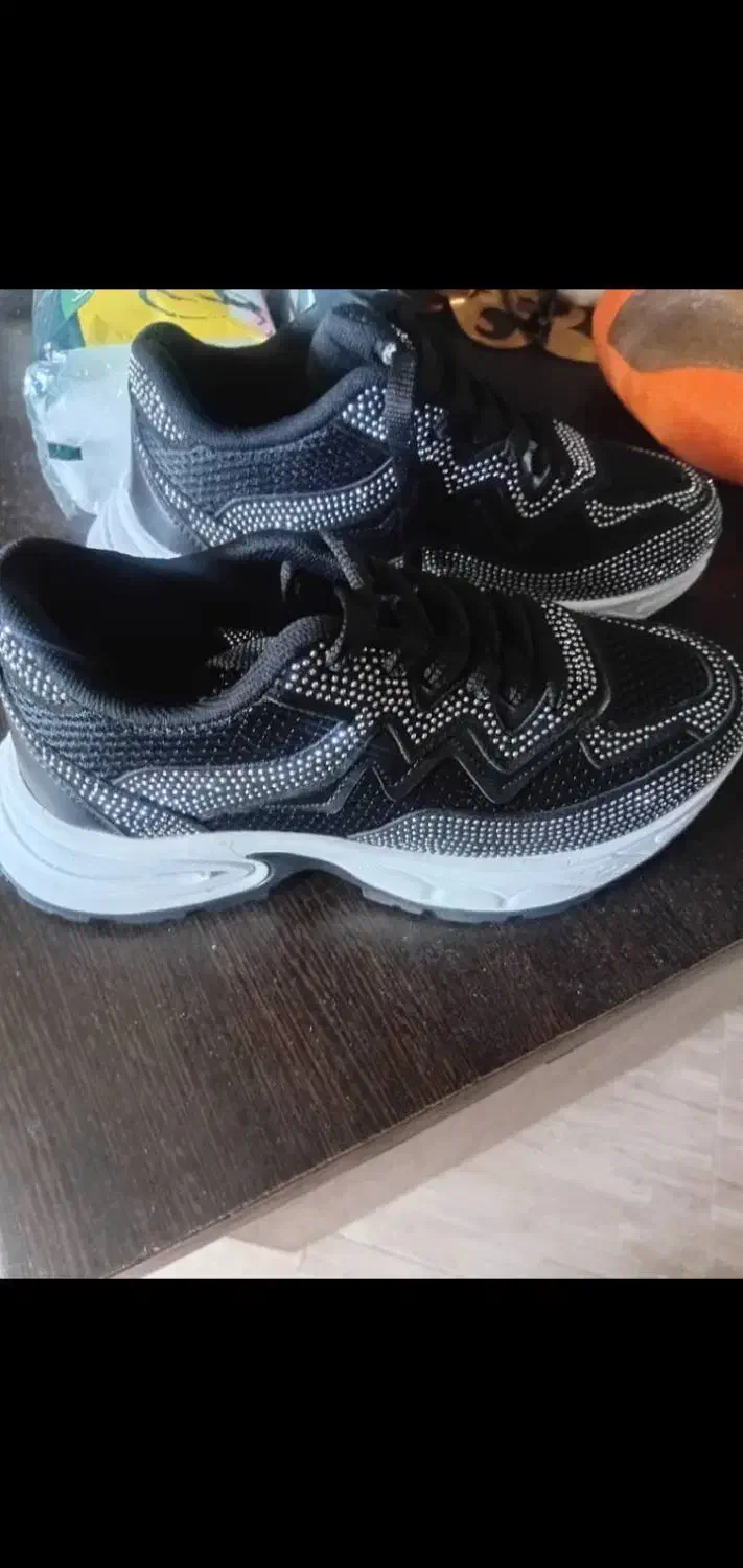 کتانی زنانه|کیف، کفش، کمربند|رشت, هلال احمر|دیوار