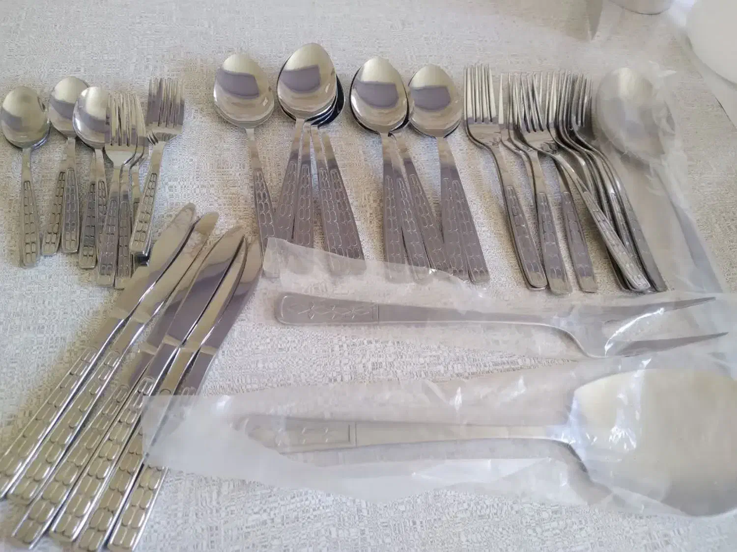 سرویس قاشق چنگال ۱۲ تایی|ظروف سرو و پذیرایی|قم, پردیسان|دیوار