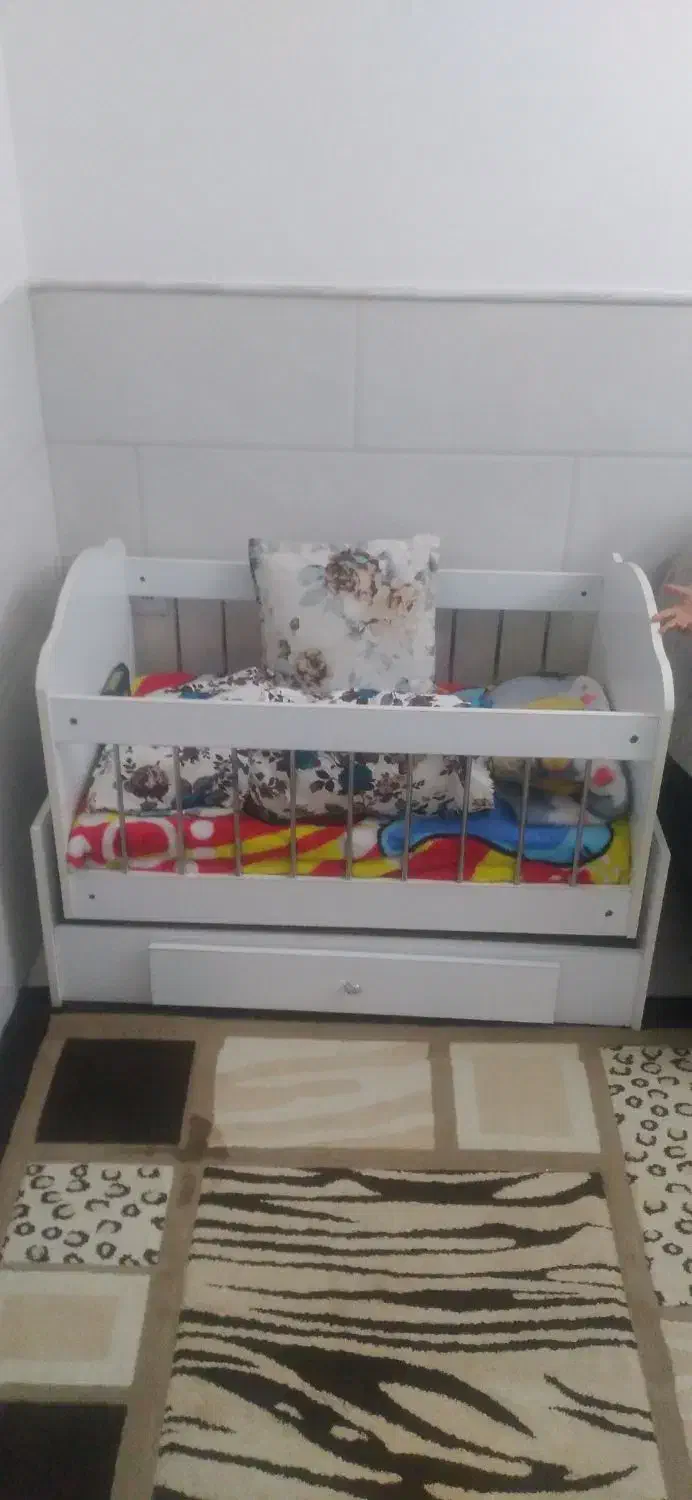 تخت گهواره ای کودک|تخت و سرویس خواب|قم, شاه ابراهیم|دیوار