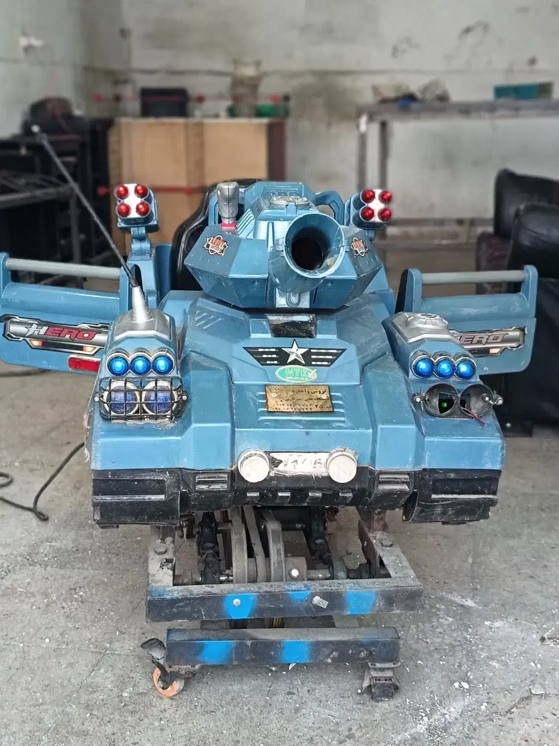 تکان دهنده|اسباب‌‌بازی|نقده, |دیوار