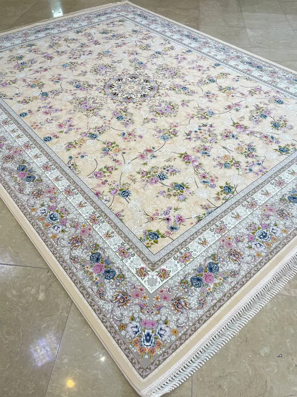 خانه ای زیبا با فرش نو،گالری اکبری چهارراه امام|فرش|شوشتر, |دیوار