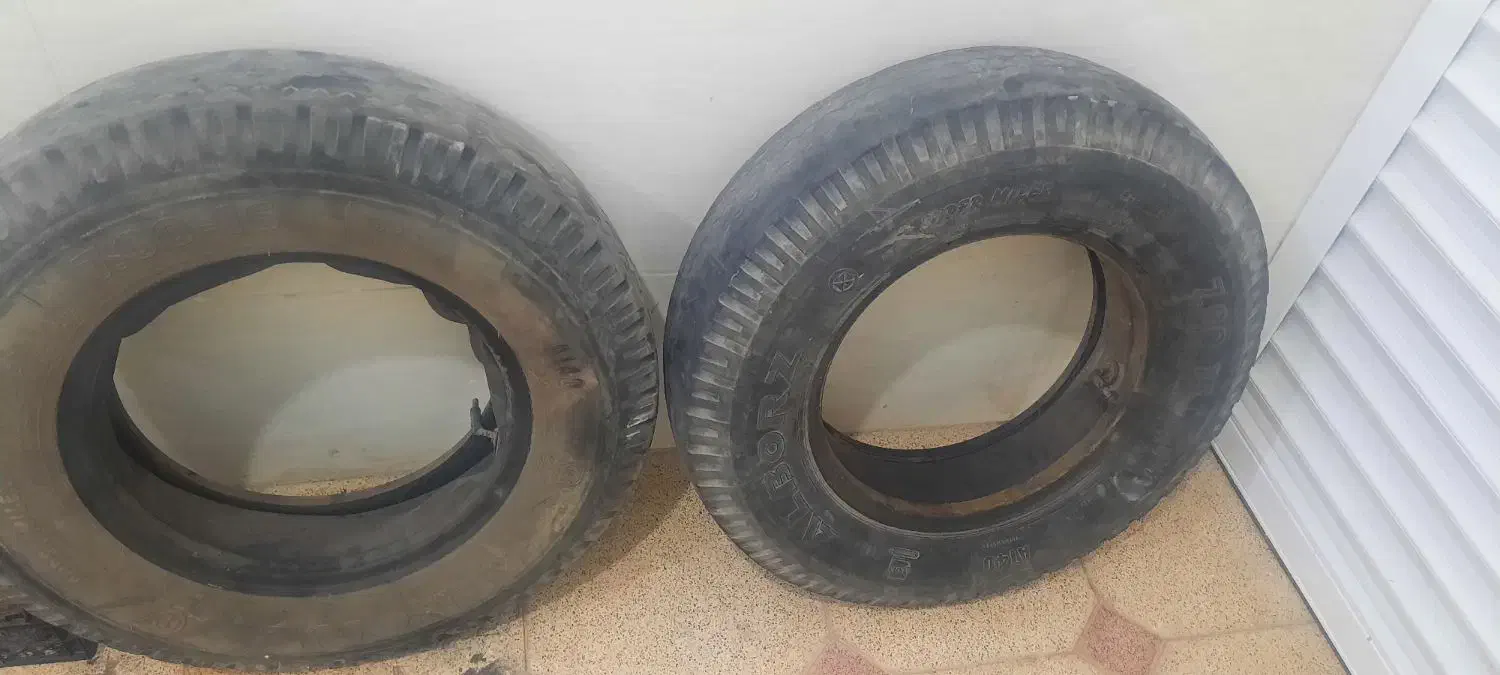 رادیاتور ‌و‌یک جفت لاستیک نیسانی|قطعات یدکی و لوازم جانبی|رفسنجان, |دیوار