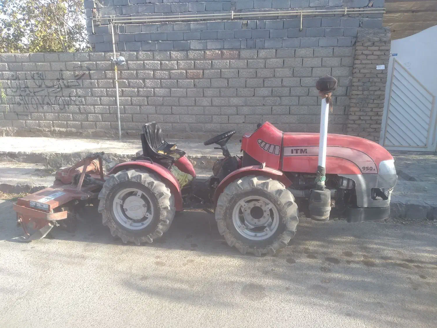 تراکتور کمر شکن|خودرو سنگین|گلمکان, |دیوار