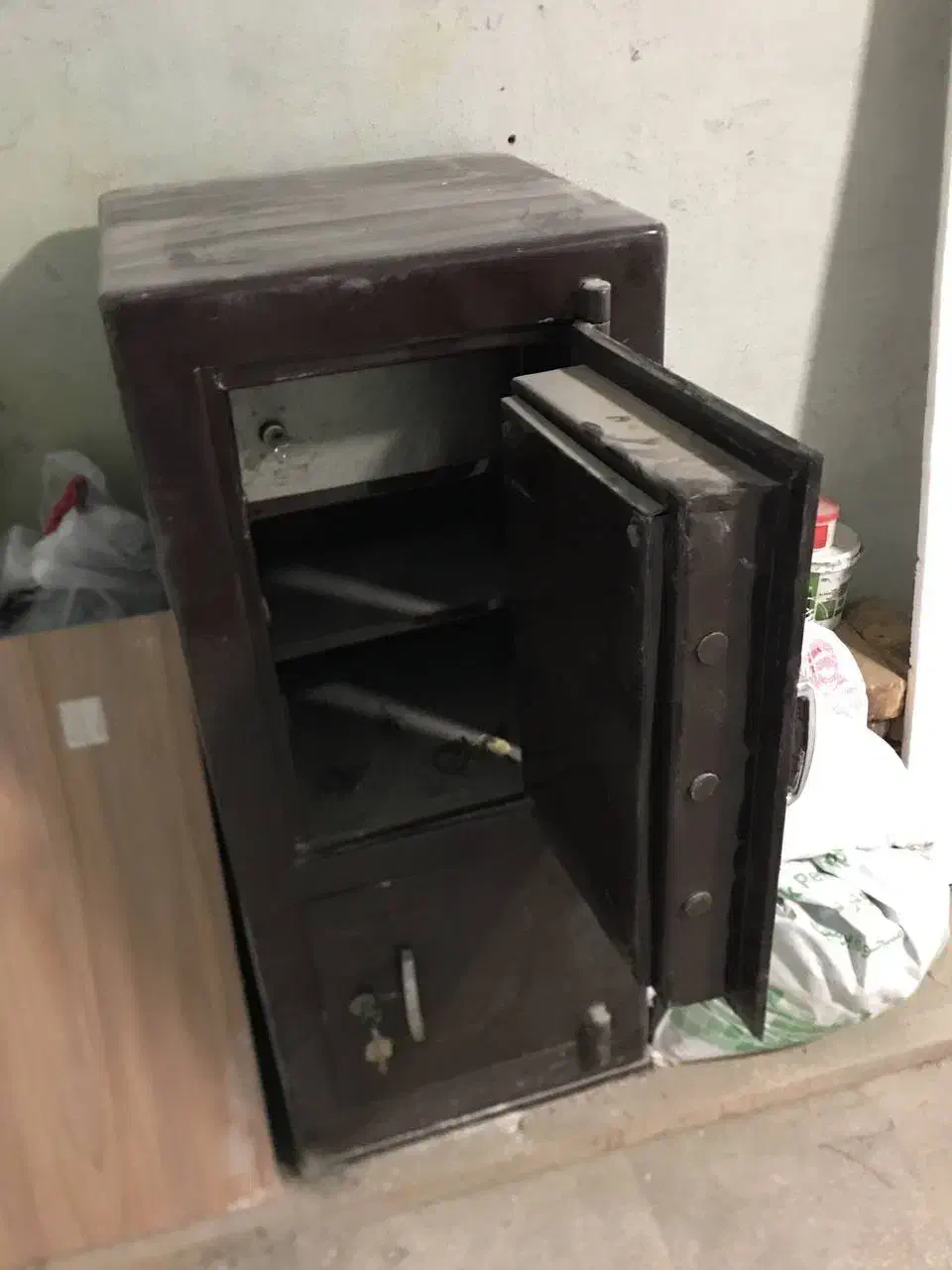 گاوصندوق|ابزارآلات|مشهد, کوه سنگی|دیوار