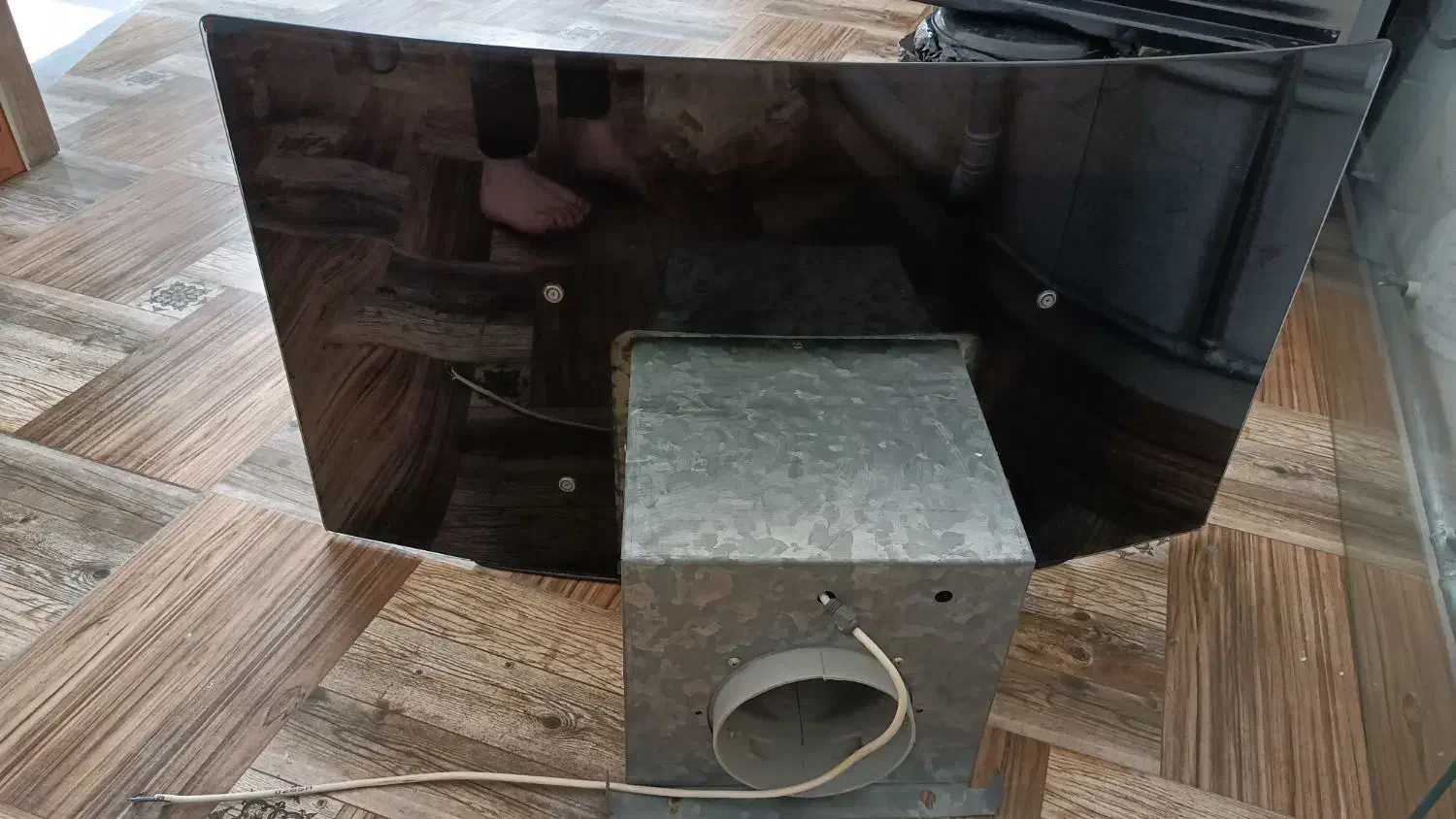 هود جنرال|هود|اهر, |دیوار