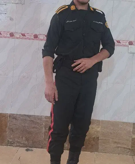 لباس نظامی|لباس|قم, ولیعصر|دیوار