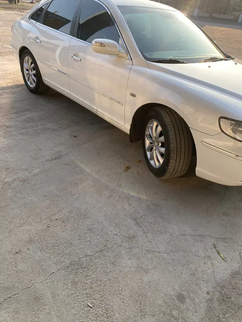 ازرا ۲۰۰۸ سفید درحد کم کارکرد ماشین خانگی|خودرو سواری و وانت|ارومیه, |دیوار