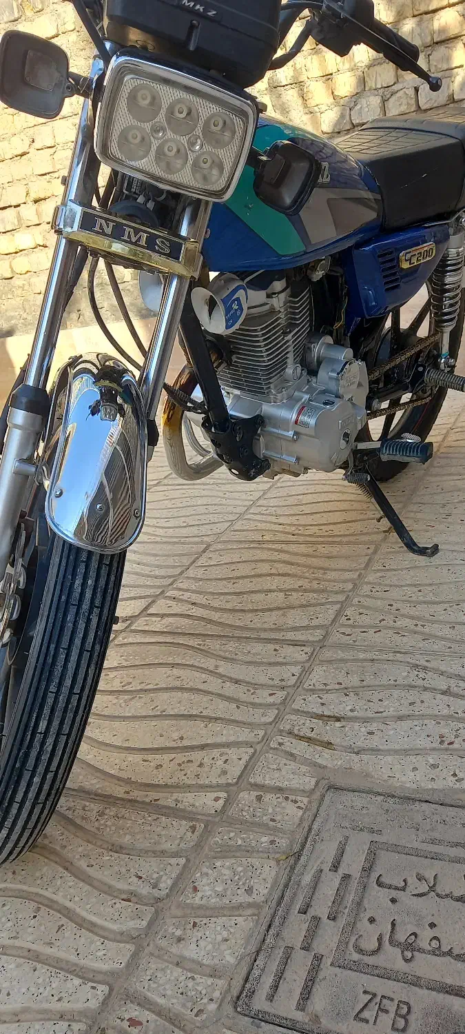 موتور پرواز ۲۰۰کاربرات تمیز|موتورسیکلت|شاهین‌شهر, حاجی آباد|دیوار