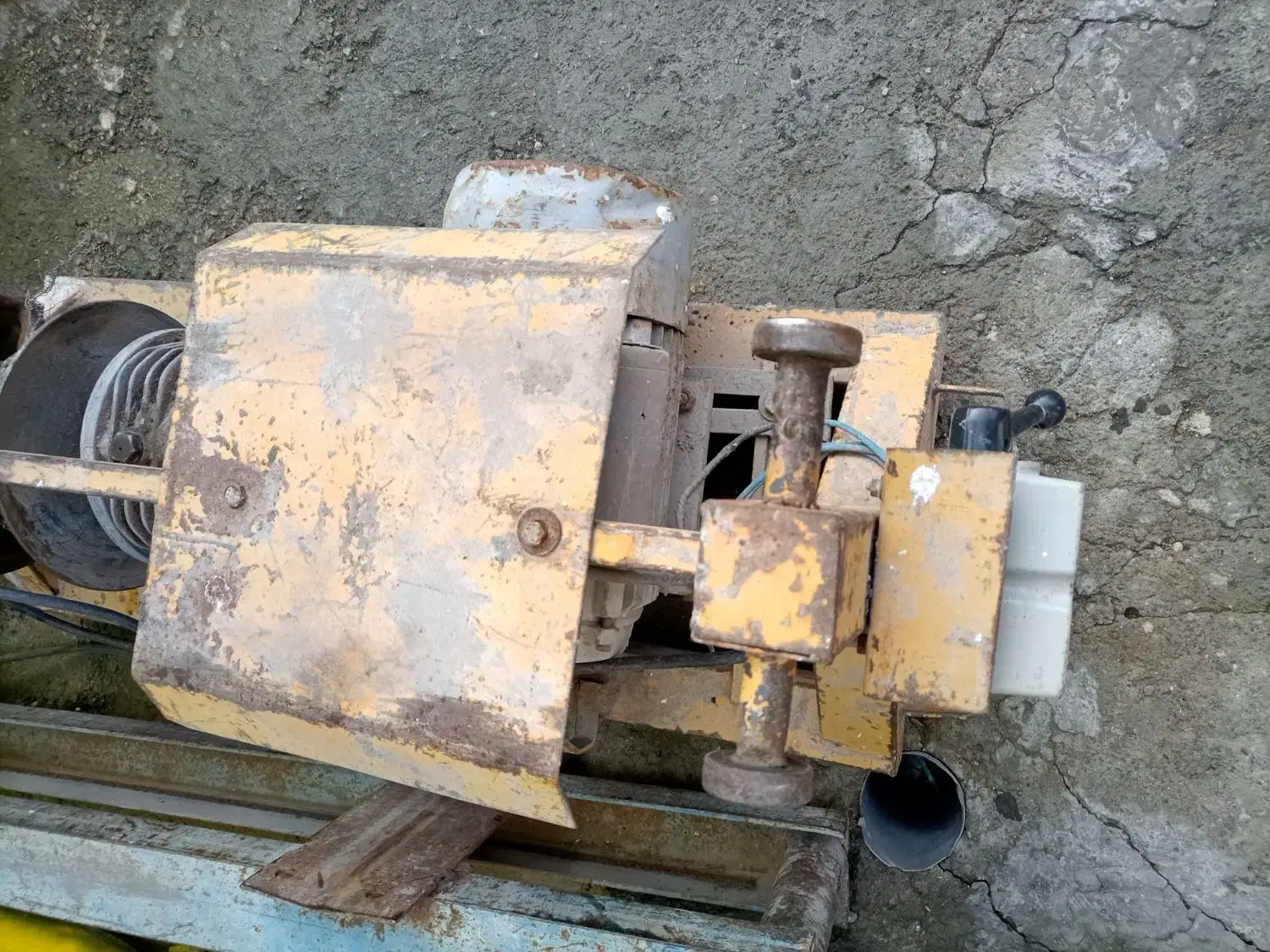 دوعددبالابر و بتونیر|ماشین‌آلات صنعتی|اردبیل, |دیوار