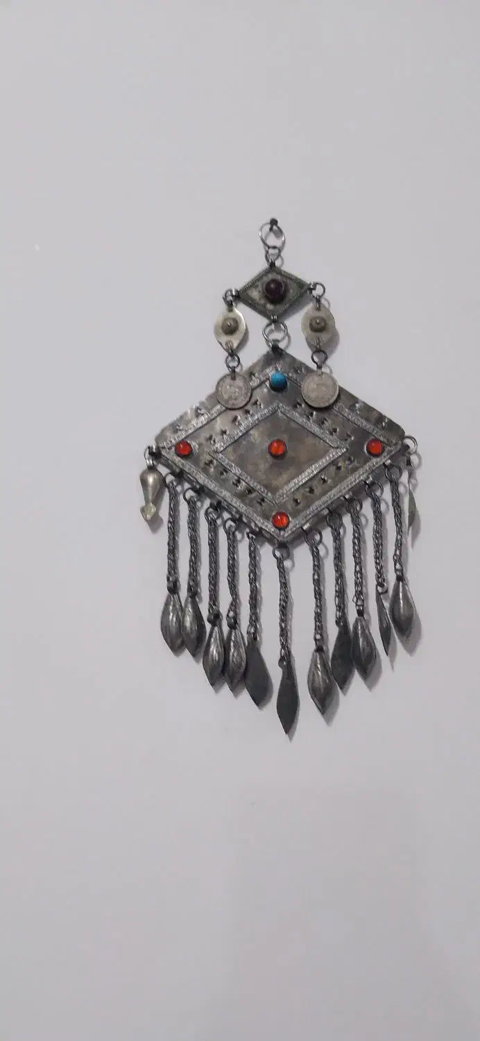 گردن آویز ورشو قاجاری|کلکسیون اشیاء عتیقه|بجستان, |دیوار