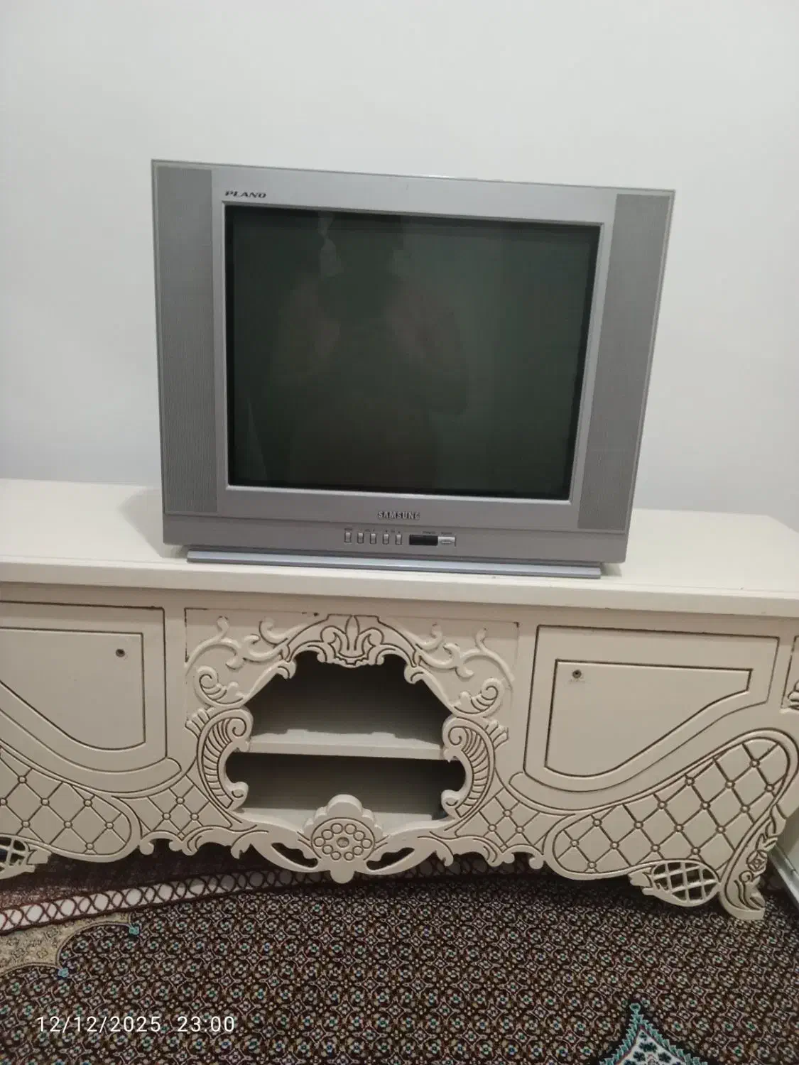 تلویزیون با میز تلویزیون|تلویزیون و پروژکتور|پارس‌آباد, |دیوار