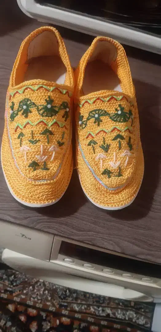 گیوه|کیف، کفش، کمربند|رشت, صفاری|دیوار