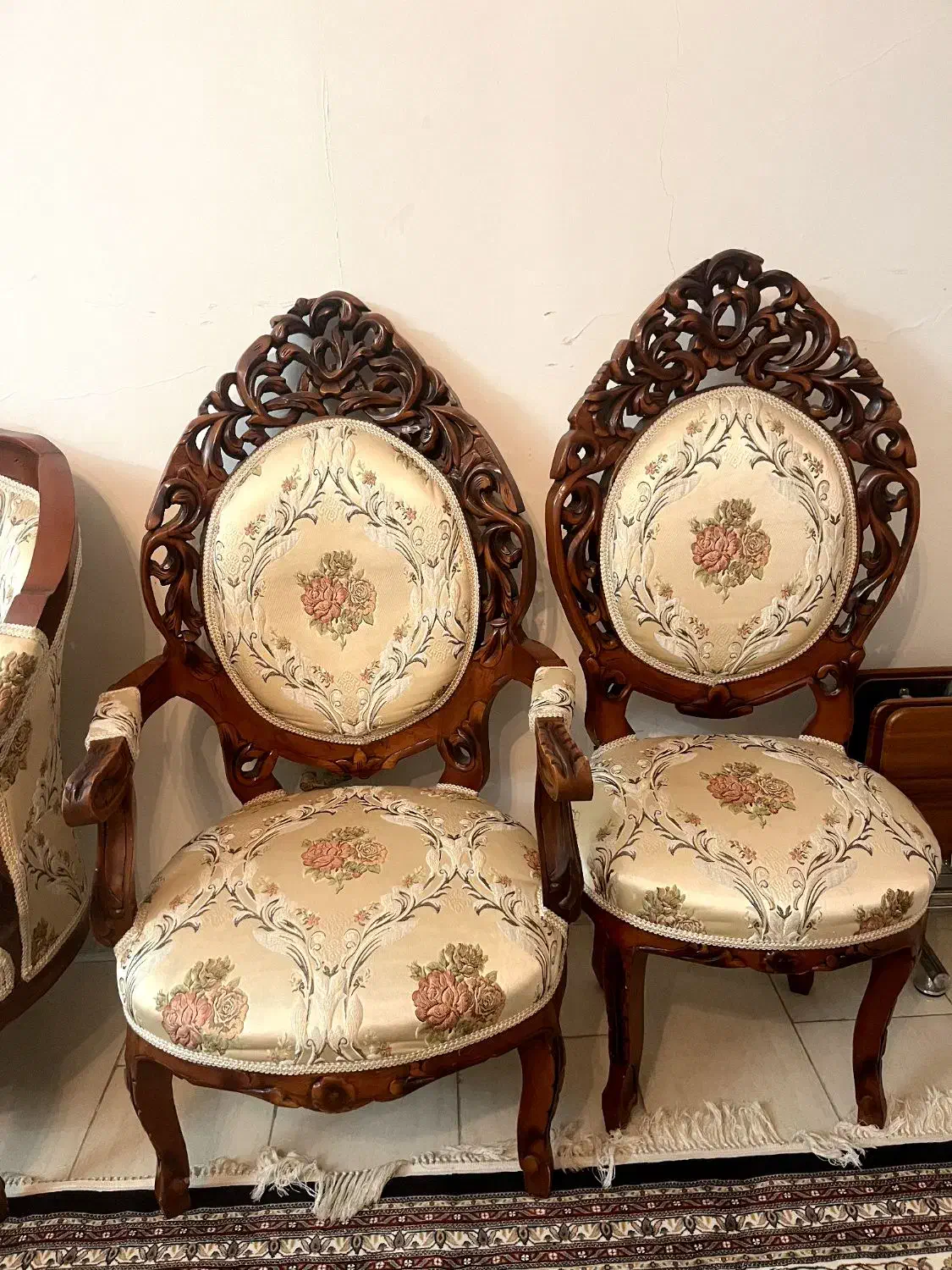 مبلمان|مبلمان خانگی و میز عسلی|اصفهان, باغ دریاچه|دیوار