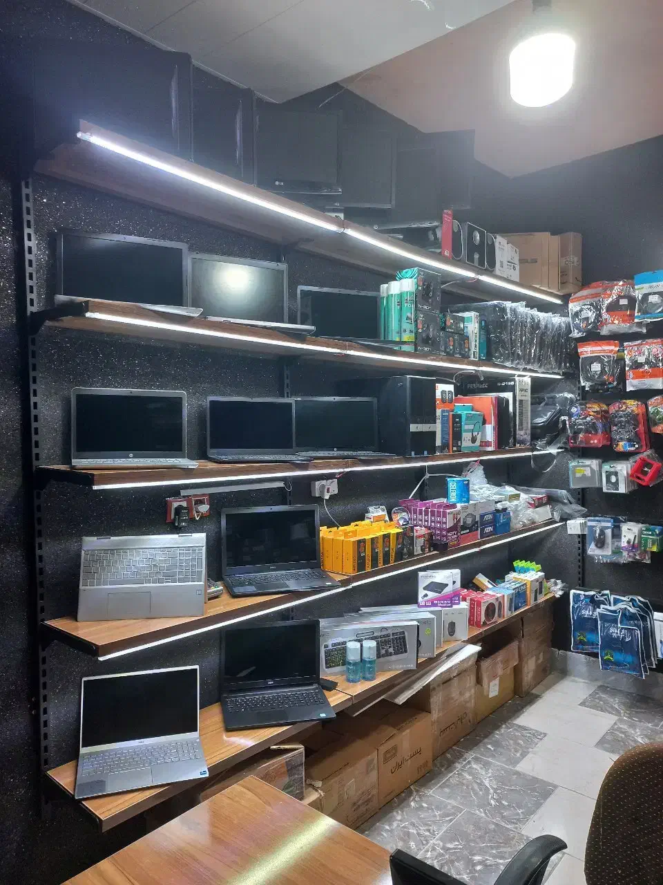 فروشگاه لپ تاپ ،کامپیوتر و لوازم جانبی|رایانه همراه|کوهدشت, |دیوار