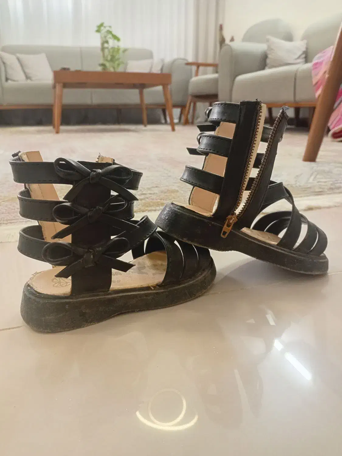 کفش کودک|کفش و لباس بچه|کاشان, باغ فین|دیوار