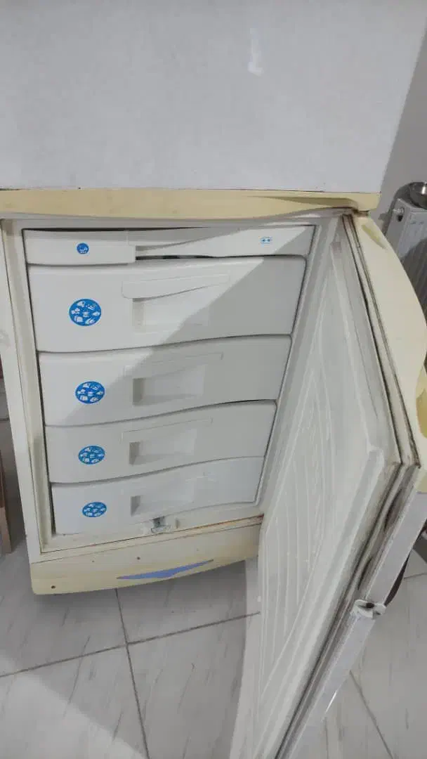 یخچال فریزر روشن کاملاسالم درحالکار|یخچال و فریزر|لنگرود, |دیوار