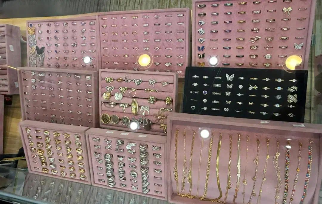 واگذاری مغازه بدلیجات و اکسسوری|اجارهٔ مغازه و غرفه|قم, ارم|دیوار