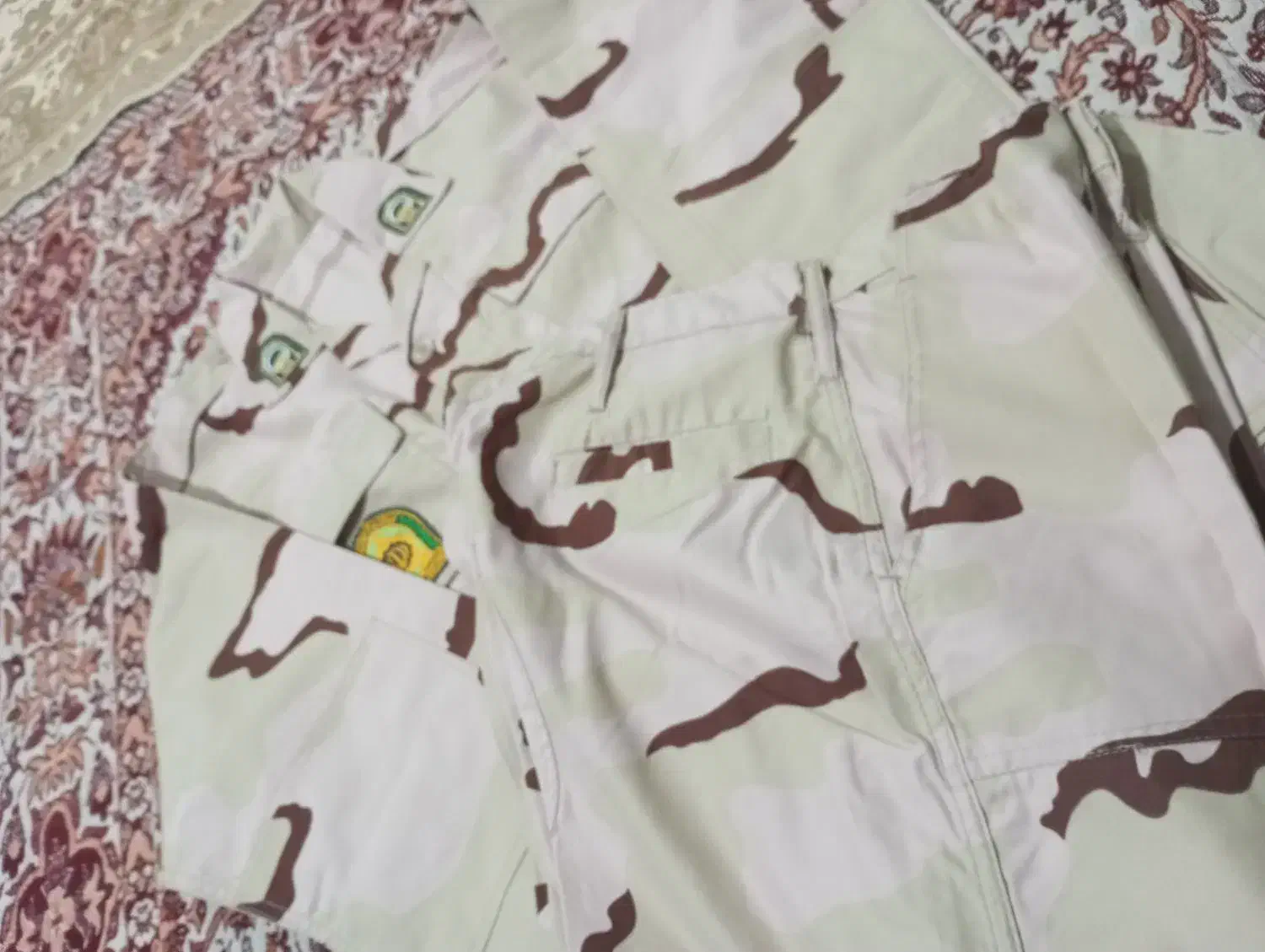 لباس نظامی|لباس|مشهد, طبرسی شمالی|دیوار