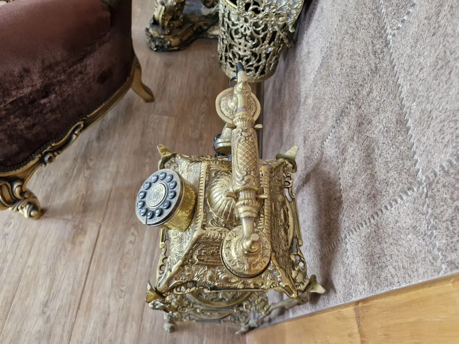 تلفن برنز|کلکسیون اشیاء عتیقه|پردیس, فاز ۶|دیوار