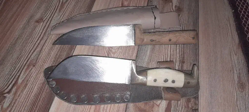 دو عدد چاقوی تمیز وسالم|ظروف پخت‌وپز|گرگان, |دیوار