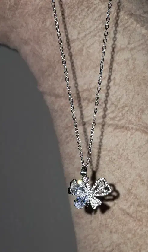 گردنبند پروانه ای|بدلیجات|رشت, معلم|دیوار