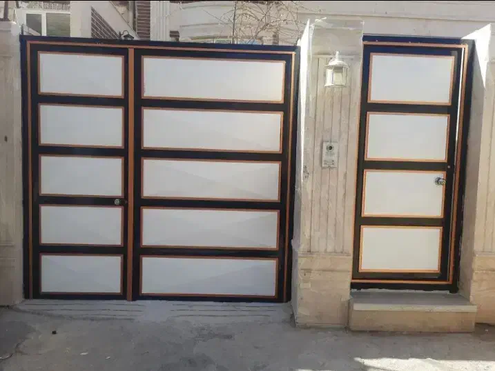 رنگ زنی درب و چهار چوب و بتونه کار و...|خدمات پیشه و مهارت|اردکان, |دیوار