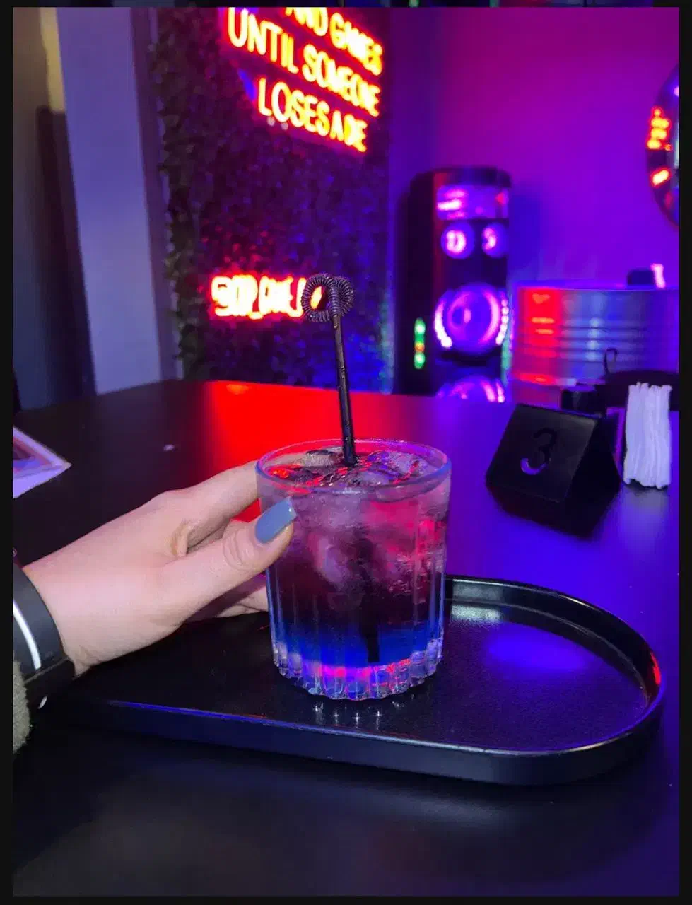 سالن دار شیفت عصر و کمک باریستا مبتدی|استخدام خدمات فروشگاه و رستوران|رشت, کاکتوس|دیوار