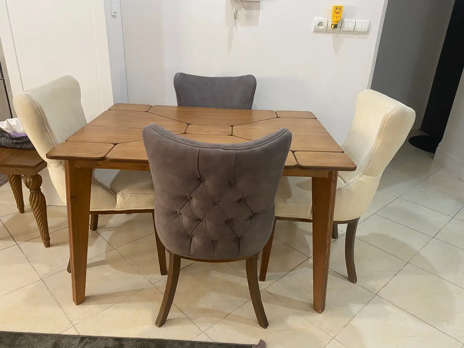 میز نهار خوری در حد نو بسیار شیک|میز و صندلی غذاخوری|ساری, |دیوار