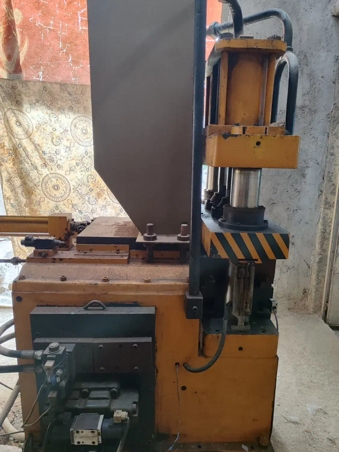 پرس هیدرولیک ایتالیایی آجر نما و آجر پازلی و...|ماشین‌آلات صنعتی|مشهد, رده|دیوار