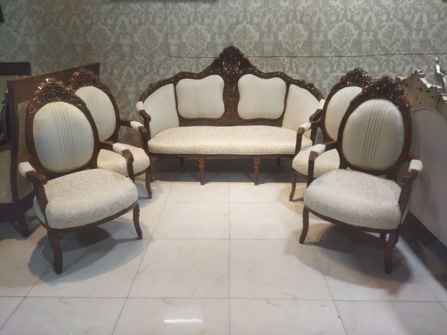 مبل سلطنتی مدل فرحی|مبلمان خانگی و میز عسلی|قم, شاه ابراهیم|دیوار