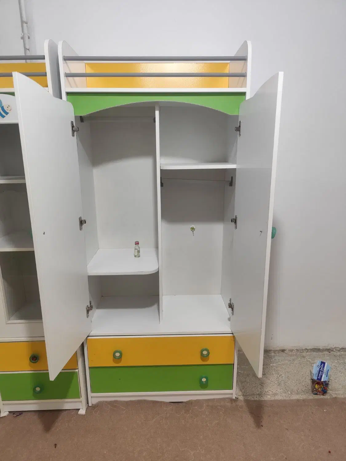 سرویس خواب کودک شامل تخت با تشک، و سه کمد جادار|تخت و صندلی بچه|سنندج, |دیوار