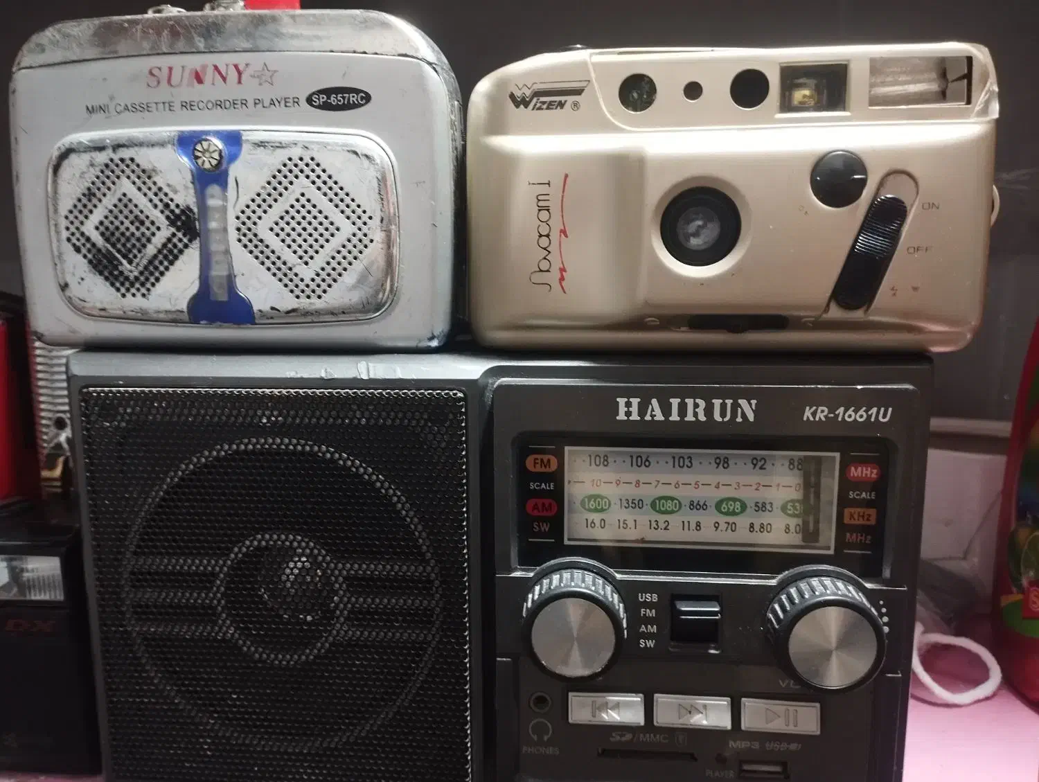 دوربین عکاسی یشیکا عطیقع و رادیو.و.و.و|کلکسیون اشیاء عتیقه|آغاجاری, |دیوار