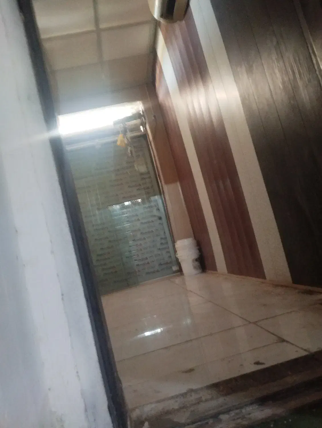 ااجاره‌مغازه و نیازمند کارگر ساده|اجارهٔ مغازه و غرفه|اهواز, کوی پلیس|دیوار