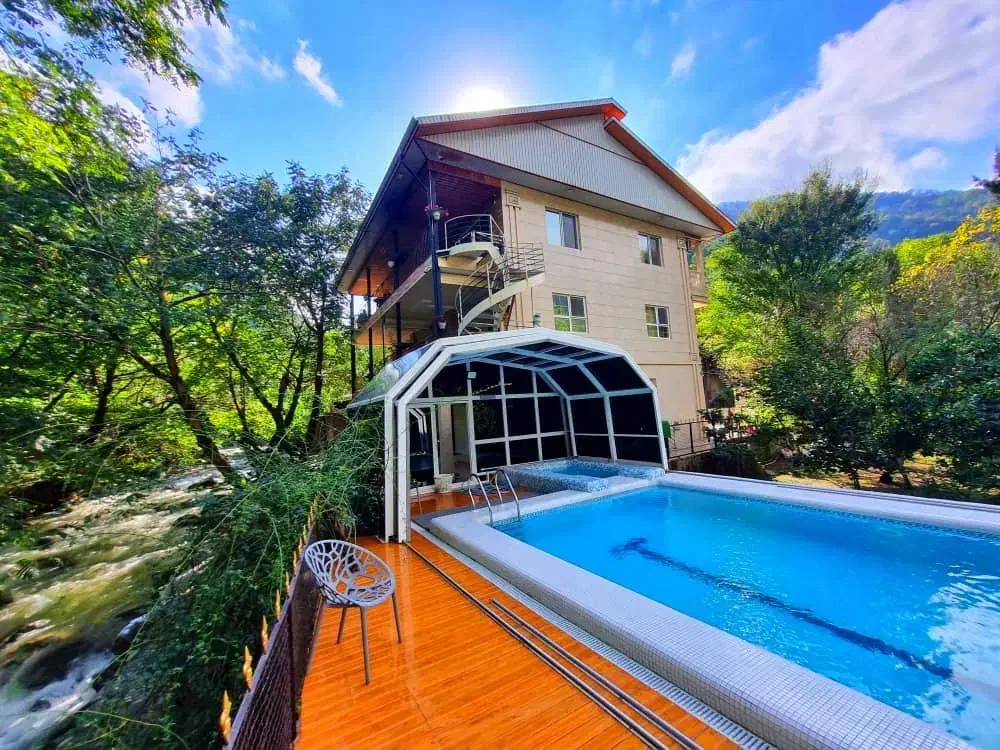 اجاره عمارت استخر رو باز ویو جنگل رودخانه تراس|اجارهٔ کوتاه‌مدت ویلا و باغ|ماسال, |دیوار