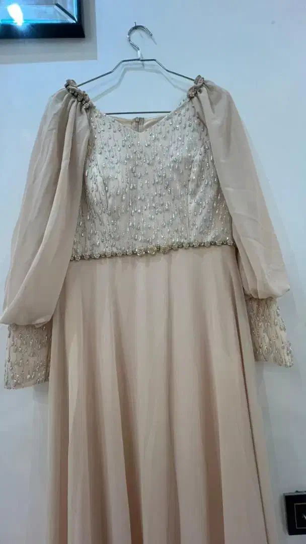 لباس مجلسی|لباس|رشت, نظری|دیوار