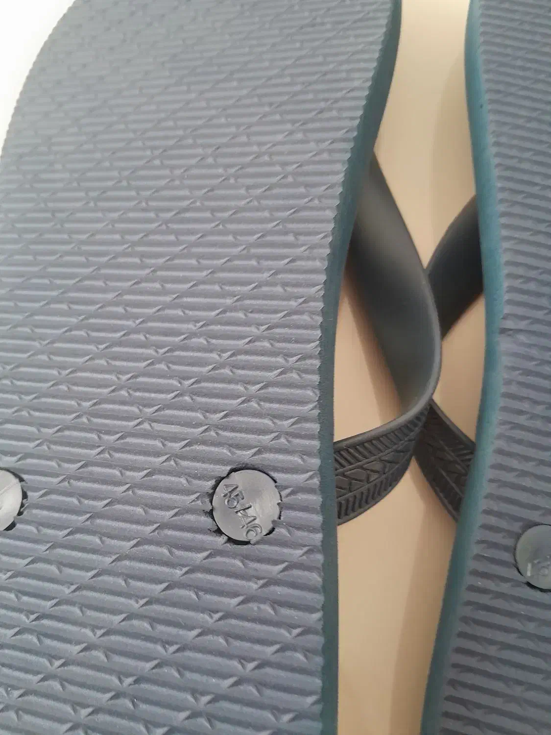 دمپایی|کیف، کفش، کمربند|قم, انسجام|دیوار