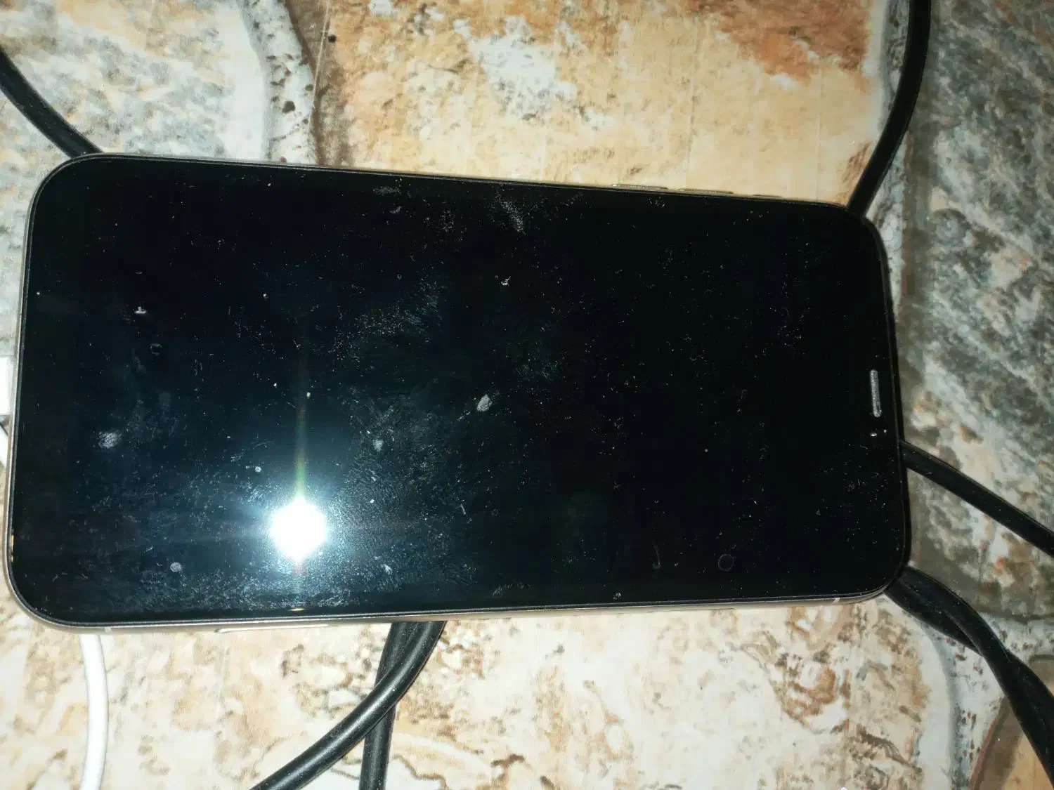 ایفون یازده کم ‌‌کارکرد  وتمیز فقط نیاز به باتری|موبایل|اراک, |دیوار