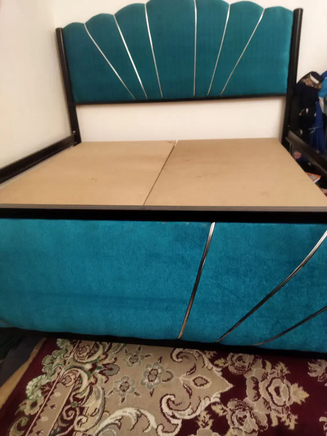 تخت خواب دونفره سالم ومرتب|تخت و سرویس خواب|بروجرد, |دیوار